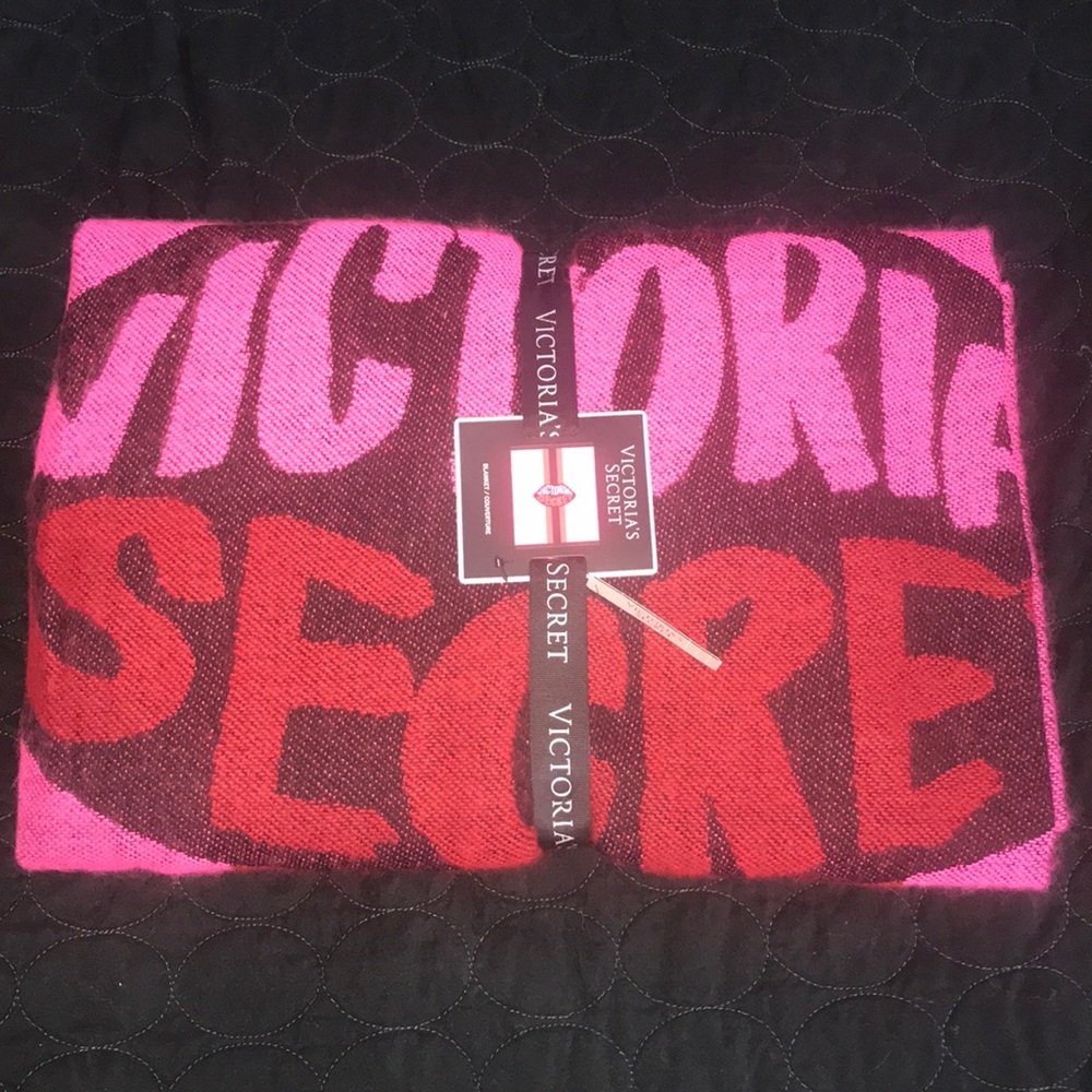 Victoria secret fuzzy blanket